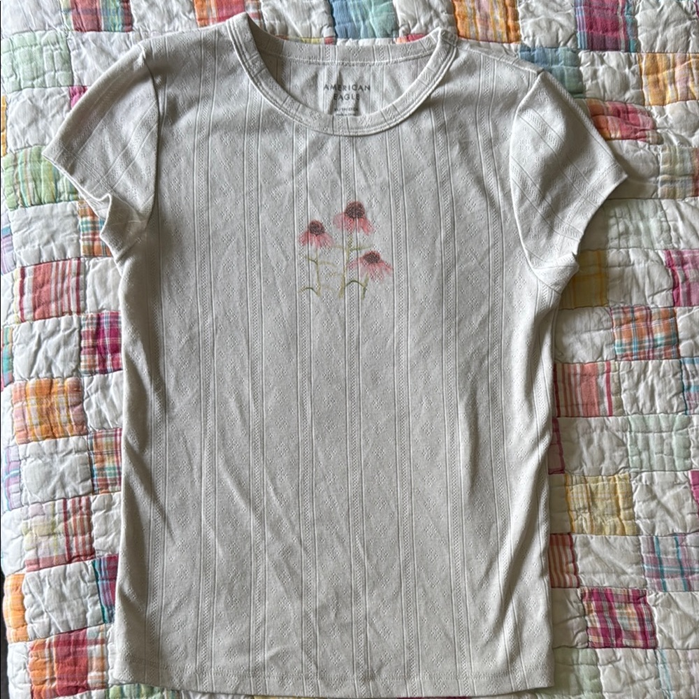 Women’s XS American Eagle off White Floral T-Shirt